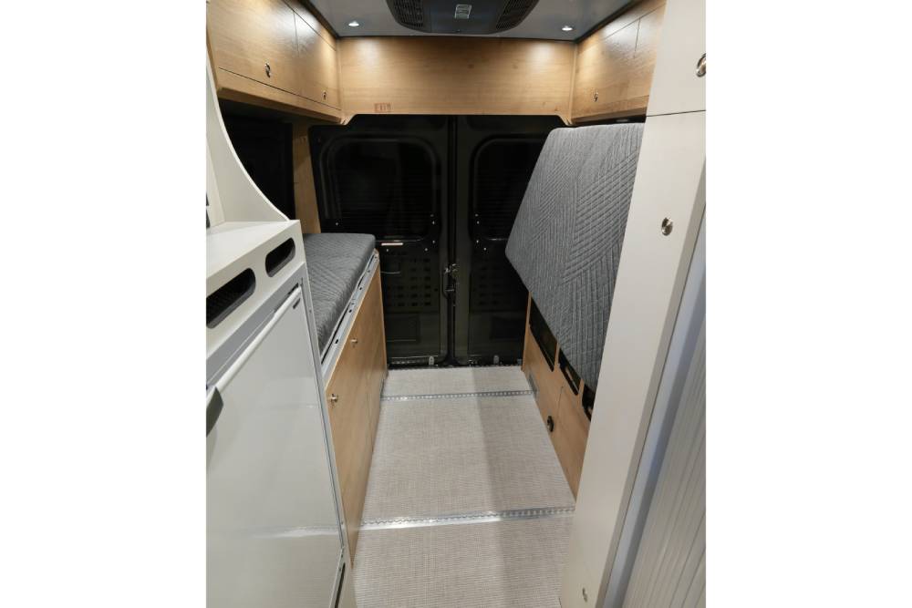 https://autogreeknews.gr/wp-content/uploads/2022/09/2023-Airstream-Rangeline-8-scaled-1.jpg