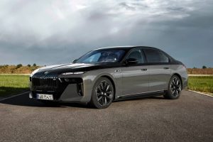 2023-BMW-7-Series-i7-1
