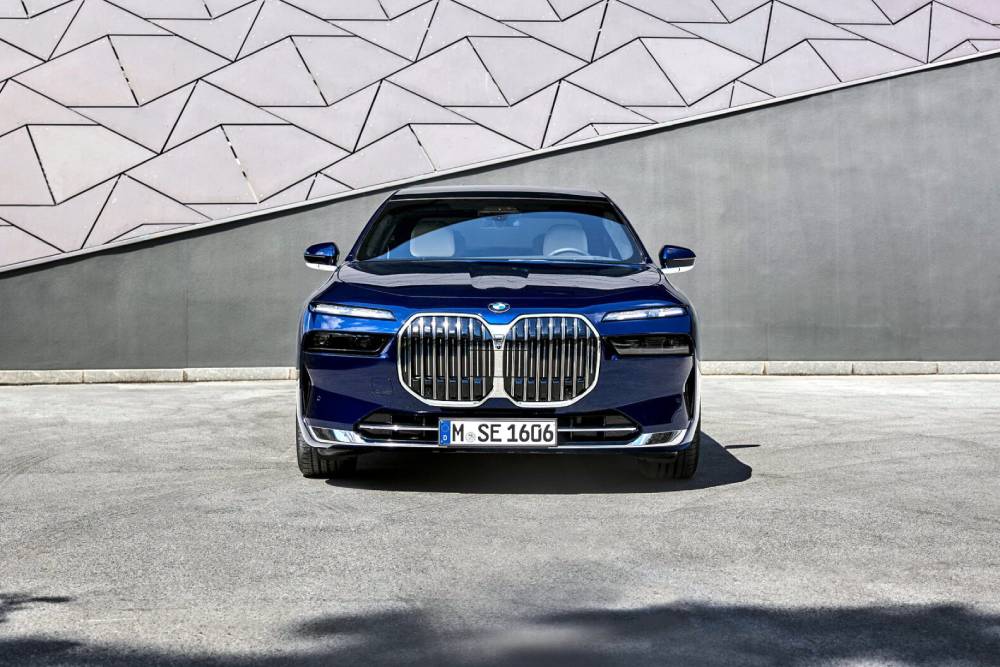 https://autogreeknews.gr/wp-content/uploads/2022/09/2023-BMW-7-Series-i7-42-scaled-1.jpg