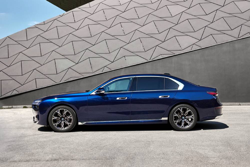 https://autogreeknews.gr/wp-content/uploads/2022/09/2023-BMW-7-Series-i7-45.jpg