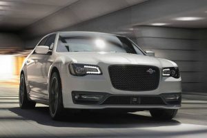 2023-chrysler-300c-front-view (2)