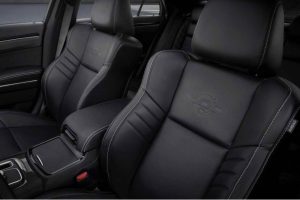 2023-chrysler-300c-interior (1)