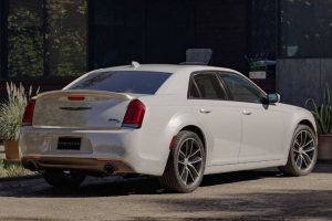 2023-chrysler-300c-rear-view (1)