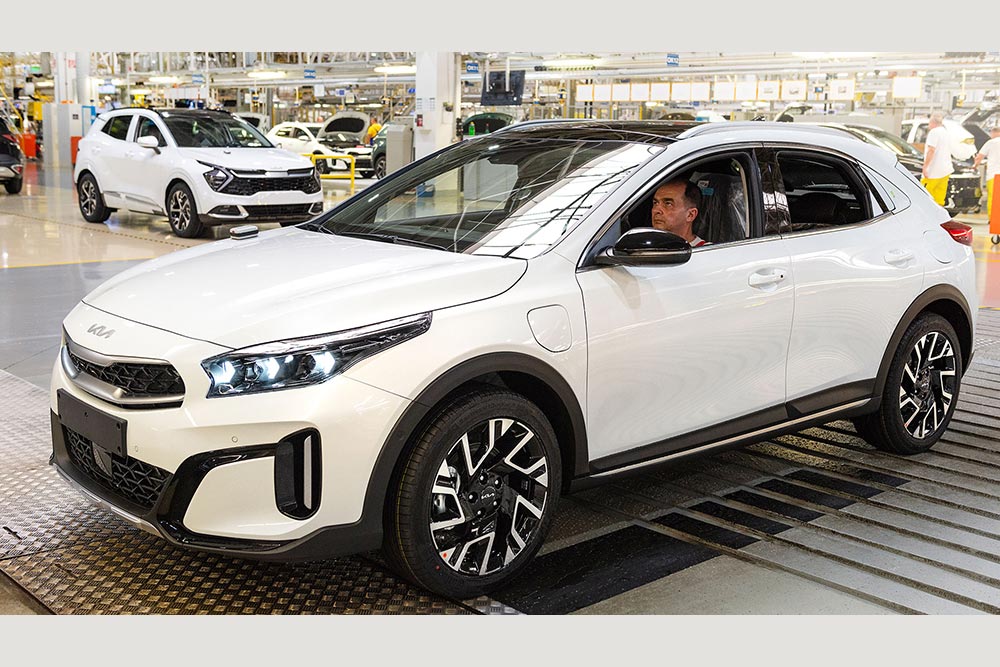 https://autogreeknews.gr/wp-content/uploads/2022/09/Kia-XCeed-2022-production-1.jpg