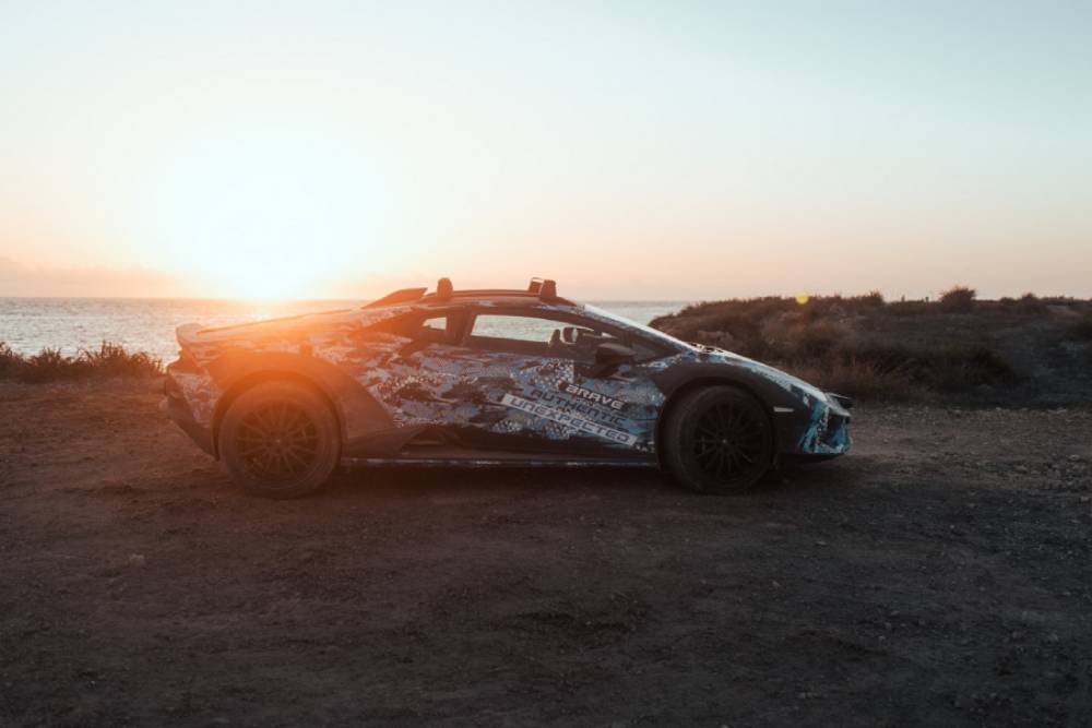 https://autogreeknews.gr/wp-content/uploads/2022/09/Lamborghini-Huracan-Sterrato-New-Teaser-4.jpg