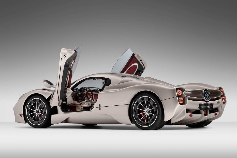 https://autogreeknews.gr/wp-content/uploads/2022/09/Pagani-Utopia_3.jpg