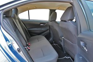 Toyota-Corolla-Sedan-rear-seat