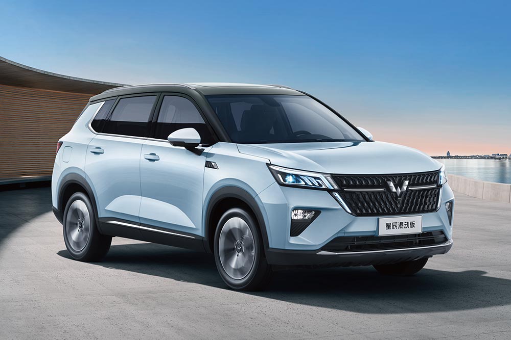 https://autogreeknews.gr/wp-content/uploads/2022/09/Wuling-Asta-Hybrid-1.jpg