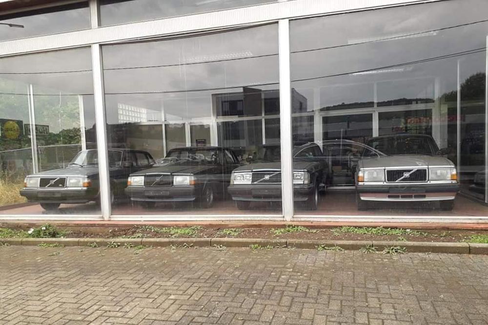 https://autogreeknews.gr/wp-content/uploads/2022/09/abandoned-volvo-dealership-2.jpg