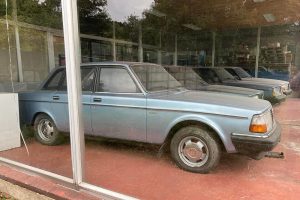abandoned-volvo-dealership-(5)