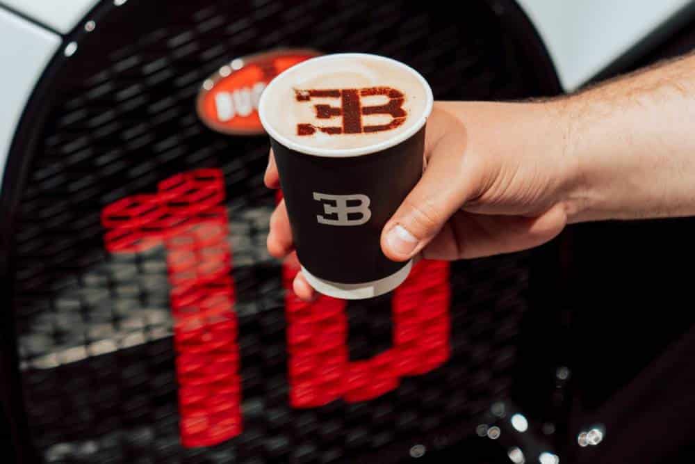 https://autogreeknews.gr/wp-content/uploads/2022/09/bugatti-espresso-bar-1.jpg