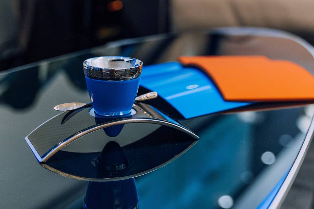 https://autogreeknews.gr/wp-content/uploads/2022/09/bugatti-espresso-bar-7.jpg