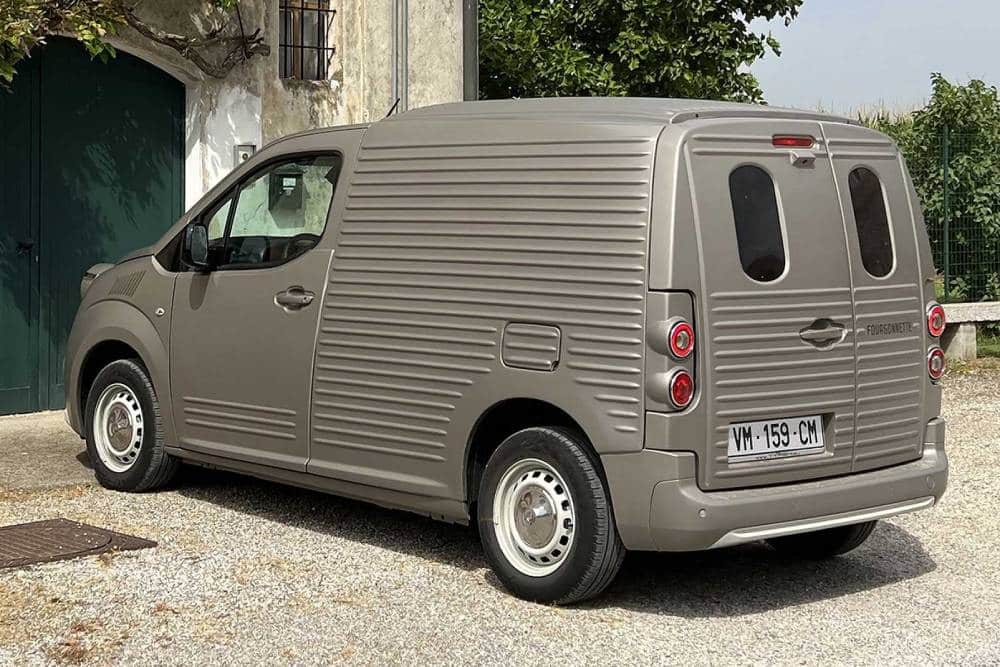 https://autogreeknews.gr/wp-content/uploads/2022/09/citroen-berlingo-2cv-fourgonnette-4.jpg