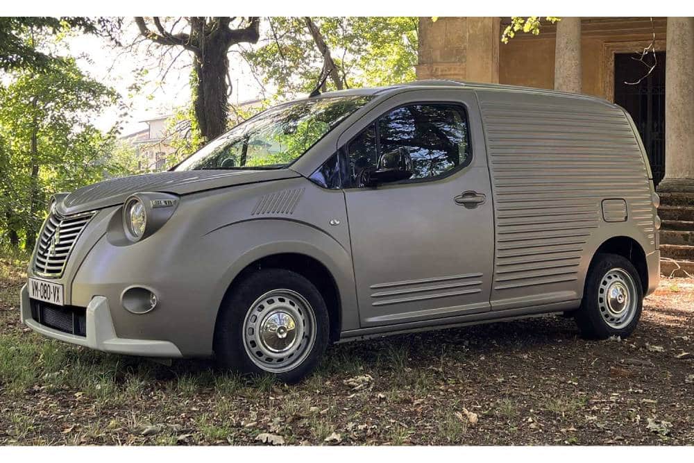 https://autogreeknews.gr/wp-content/uploads/2022/09/citroen-berlingo-2cv-fourgonnette-5.jpg