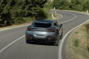 ferrari purosangue turning