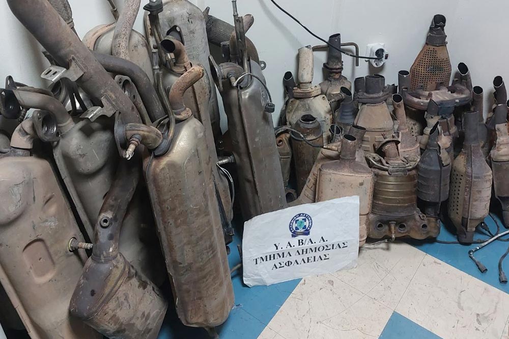 Συνελήφθη σπείρα που έκλεβε καταλύτες (+video)
