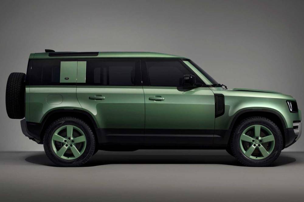 https://autogreeknews.gr/wp-content/uploads/2022/09/land-rover-defender-75th-limited-edition-3.jpg