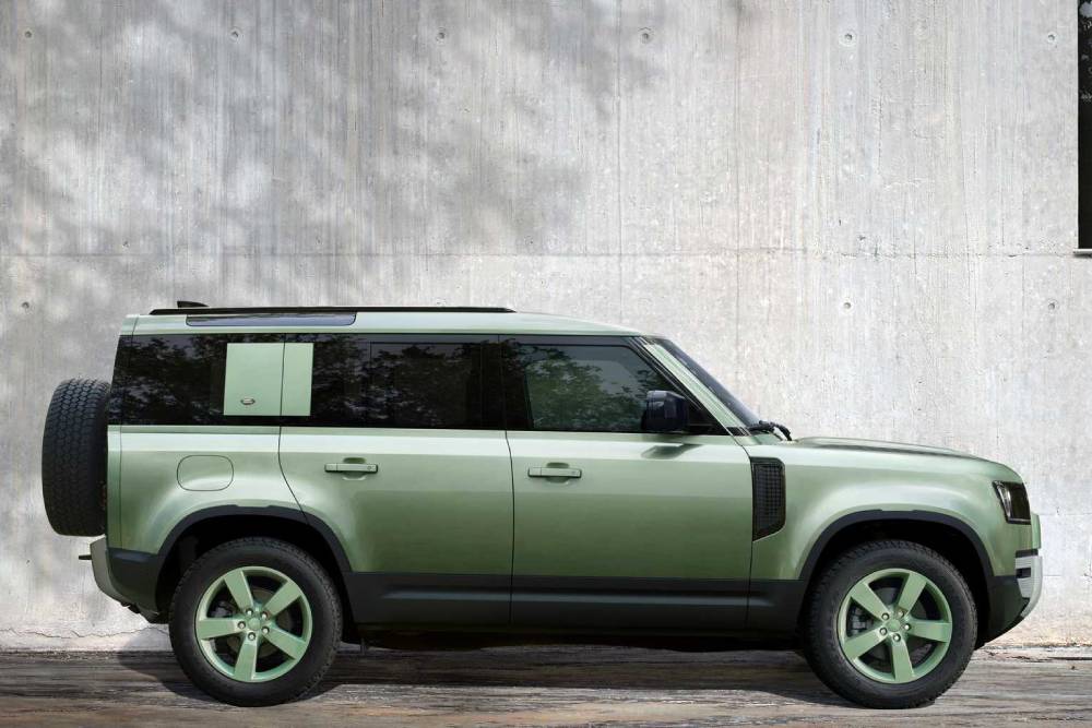 https://autogreeknews.gr/wp-content/uploads/2022/09/land-rover-defender-75th-limited-edition-5.jpg