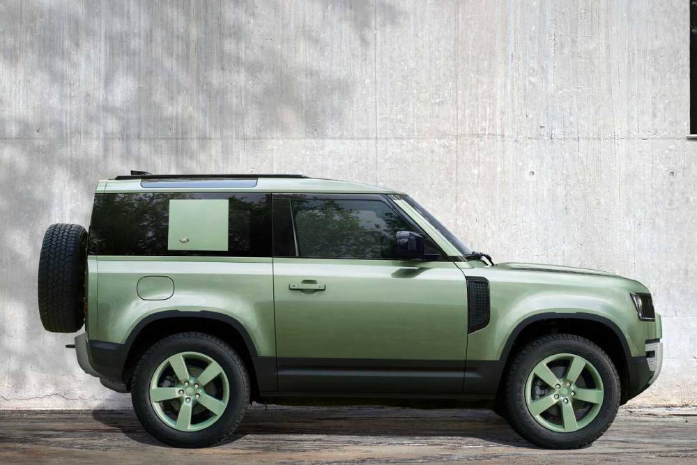 https://autogreeknews.gr/wp-content/uploads/2022/09/land-rover-defender-75th-limited-edition-6.jpg