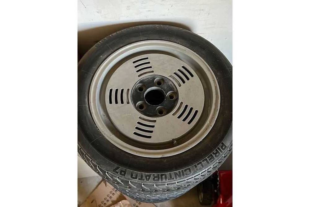 https://autogreeknews.gr/wp-content/uploads/2022/09/rare-bmw-m1-wheels-for-sale-2.jpg