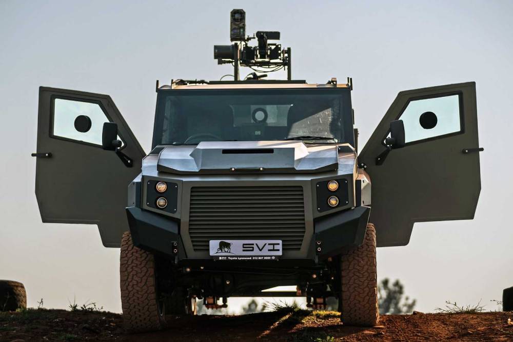 https://autogreeknews.gr/wp-content/uploads/2022/09/six-wheel-armored-toyota-land-cruiser-by-svi-engin-10.jpg