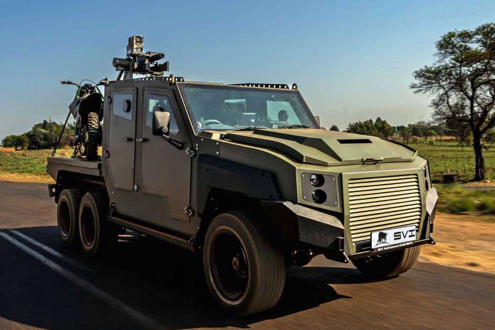 https://autogreeknews.gr/wp-content/uploads/2022/09/six-wheel-armored-toyota-land-cruiser-by-svi-engin-11.jpg