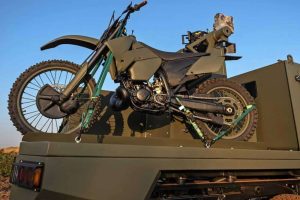 six-wheel-armored-toyota-land-cruiser-by-svi-engin (5)