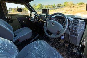 six-wheel-armored-toyota-land-cruiser-by-svi-engin (9)