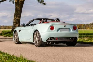 2010-Alfa-Romeo-8C-Spider2