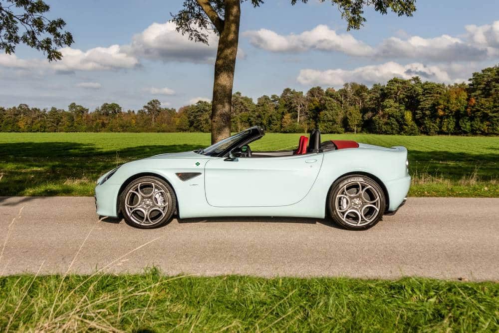 https://autogreeknews.gr/wp-content/uploads/2022/10/2010-Alfa-Romeo-8C-Spider5.jpg