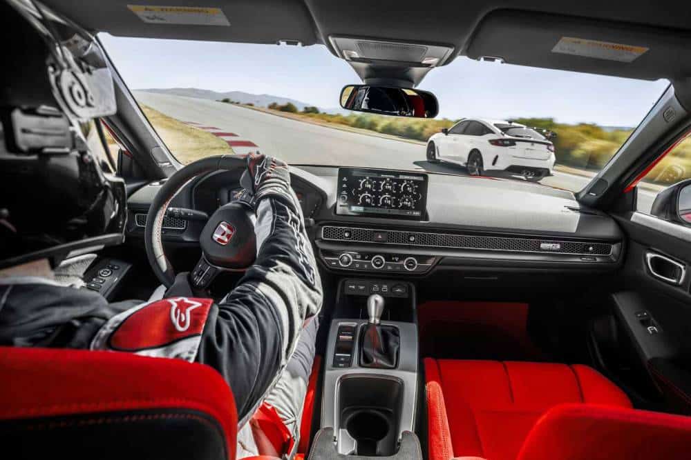 https://autogreeknews.gr/wp-content/uploads/2022/10/2023-honda-civic-type-r-interior-1.jpg