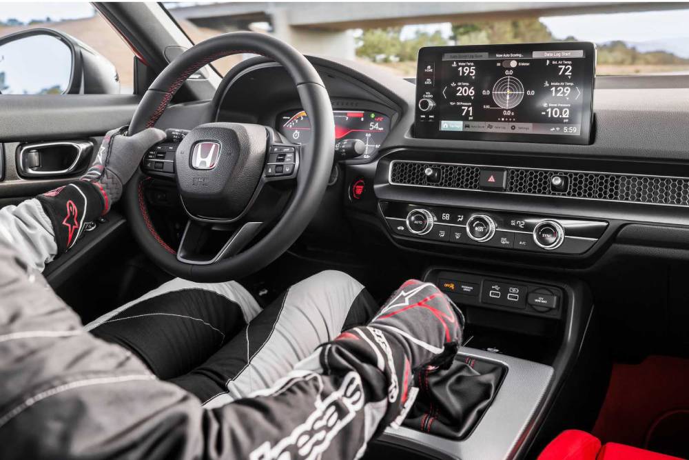 https://autogreeknews.gr/wp-content/uploads/2022/10/2023-honda-civic-type-r-interior.jpg
