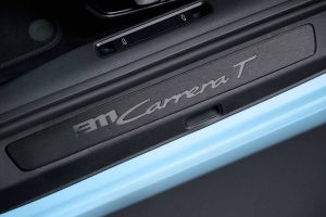 2023-porsche-911-carrera-t-in-gulf-blue-interior (3)