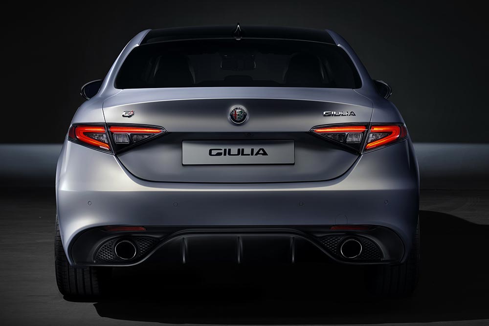 https://autogreeknews.gr/wp-content/uploads/2022/10/Alfa-Romeo-Giulia-2022-8.jpeg