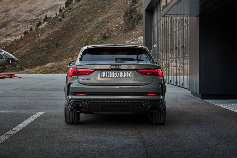 https://autogreeknews.gr/wp-content/uploads/2022/10/Audi-RS-Q3-Edition-10-Years-42.jpg