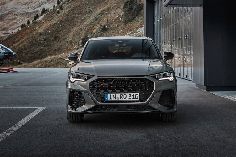 https://autogreeknews.gr/wp-content/uploads/2022/10/Audi-RS-Q3-Edition-10-Years-44.jpg