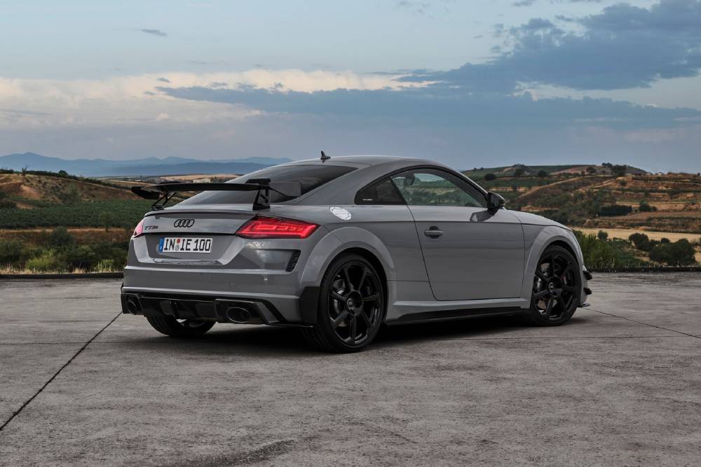 https://autogreeknews.gr/wp-content/uploads/2022/10/Audi-TT-RS-Iconic-Edition-71.jpg