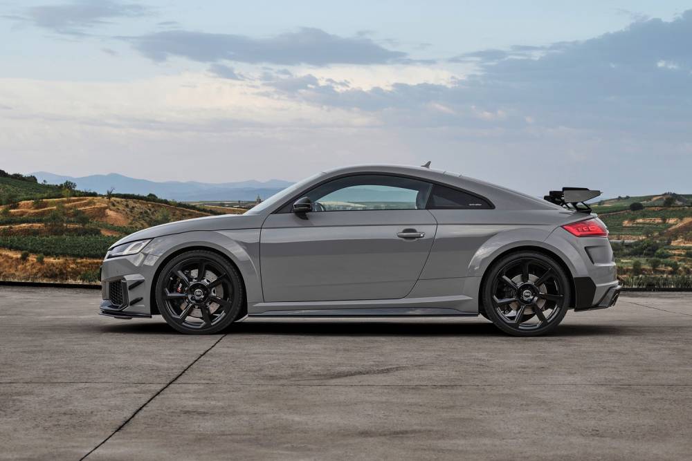 https://autogreeknews.gr/wp-content/uploads/2022/10/Audi-TT-RS-Iconic-Edition-73.jpg
