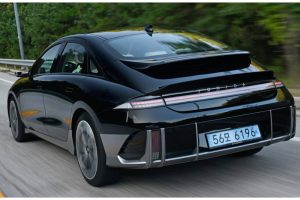 HyundaiIoniq62022-13