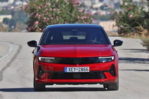 Opel Astra 1.2T 130 2022 (2)