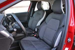 Renault-Captur-front-seats
