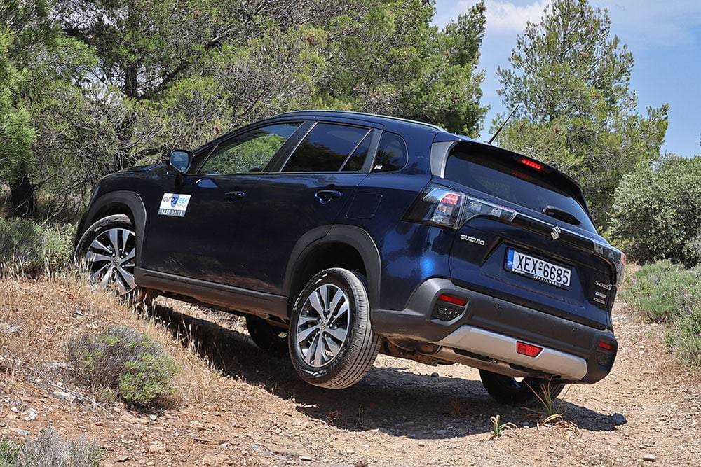 https://autogreeknews.gr/wp-content/uploads/2022/10/Suzuki-S-Cross-1.jpg