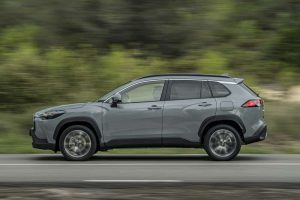 Toyota-Corolla-Cross-Grey-(2)