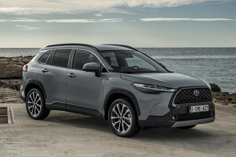 https://autogreeknews.gr/wp-content/uploads/2022/10/Toyota-Corolla-Cross-Grey-4.jpg
