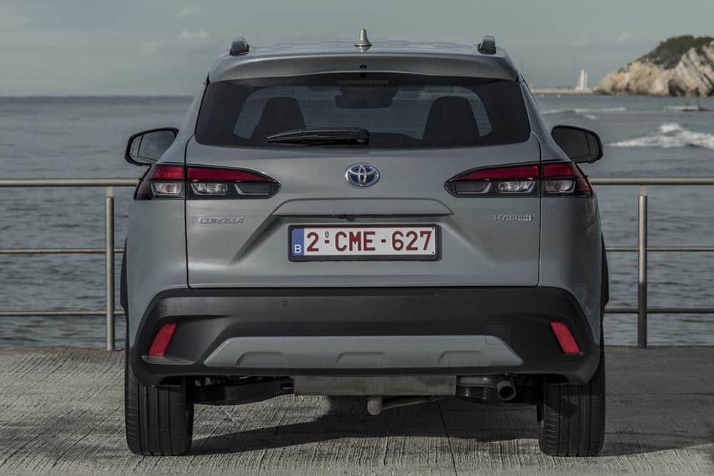 https://autogreeknews.gr/wp-content/uploads/2022/10/Toyota-Corolla-Cross-Grey-7.jpg