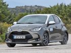 Toyota-Yaris-Hybrid-strofi
