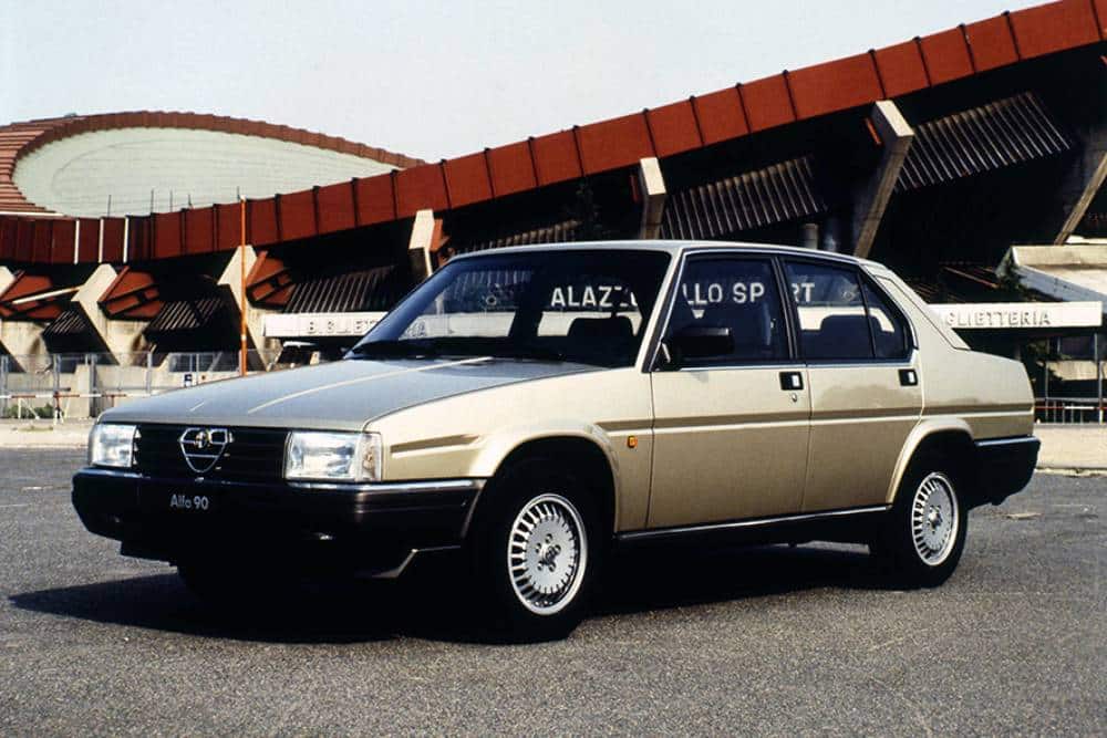 https://autogreeknews.gr/wp-content/uploads/2022/10/alfa_romeo_90_8.jpg
