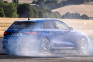 audi-rs-3-sportback-performance-edition-2022 (17)