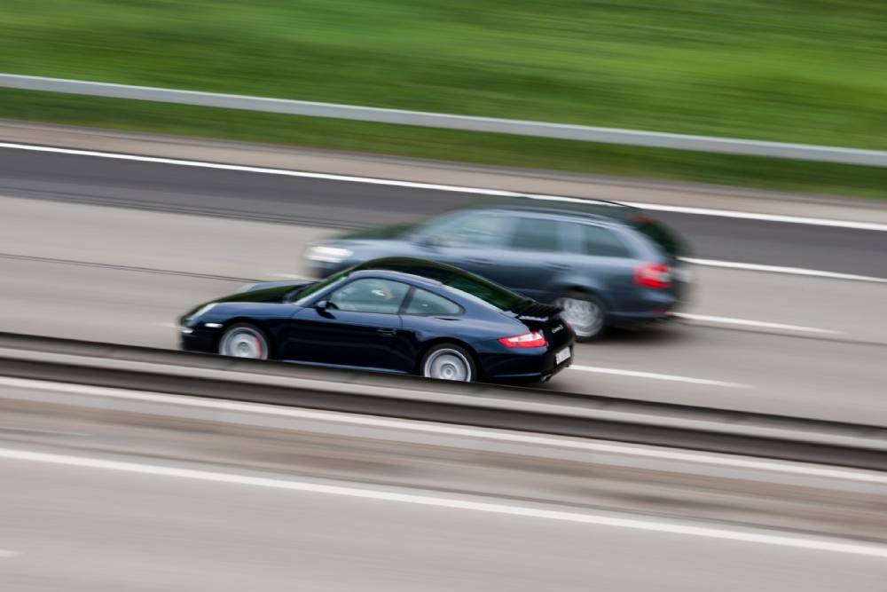 «Φρένο» 200 χλμ./ώρα στις autobahn;