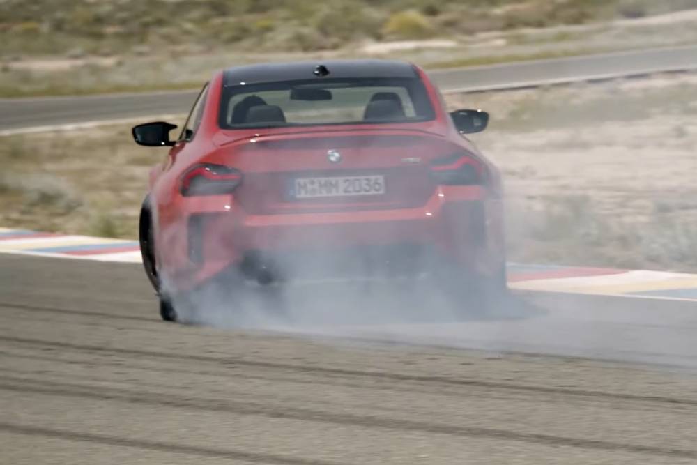 https://autogreeknews.gr/wp-content/uploads/2022/10/bmw-m2-burning-rubber-02.jpg